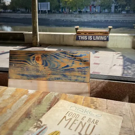 דירה Madra One *